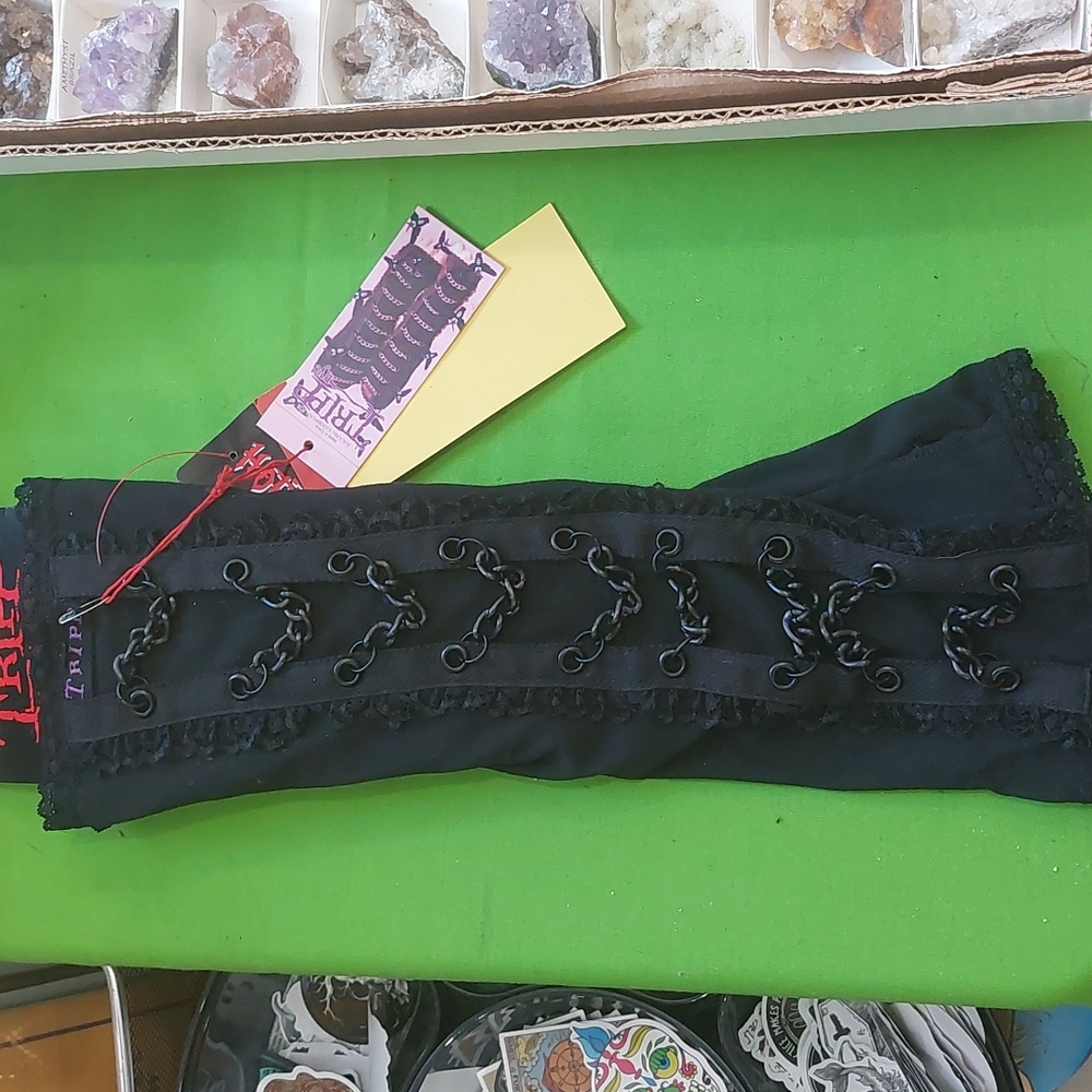 Tripp nyc gloves /arm warmers onesize with black chain